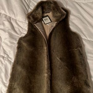 89th and Madison vest nwt